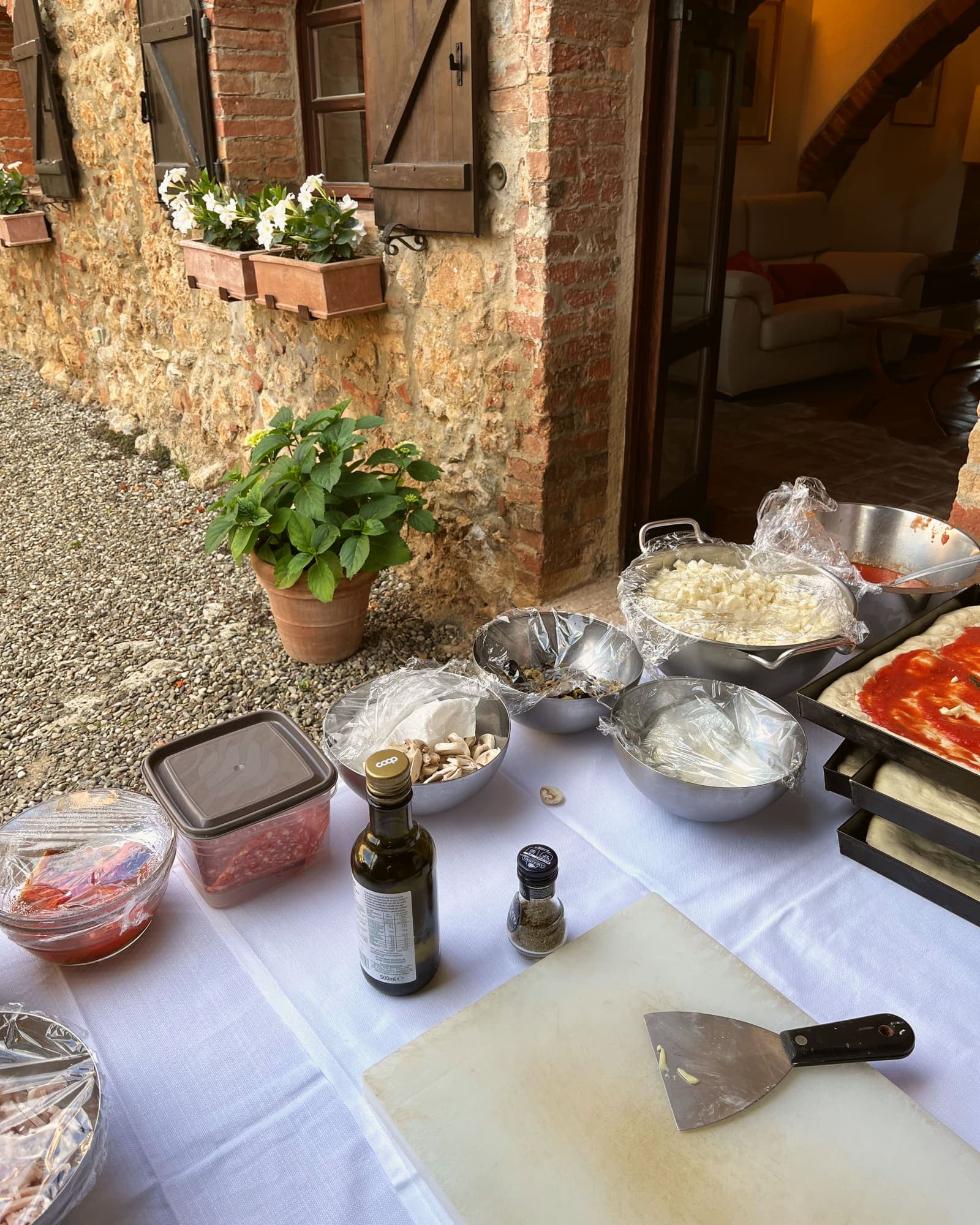 The day's ingredients laid out on the villa table before the class begins.
